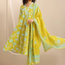 Libas Floral Printed Square Neck A-Line Kurta With Trousers & Dupatta-picture-19