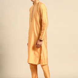 RAJUBHAI HARGOVINDAS Men Gold-Toned Embroidered Thread Work Kurta image 2