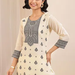 Libas Women Regular Chanderi Silk Kurta with Trousers & With Dupatta image 3