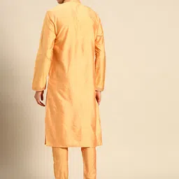 RAJUBHAI HARGOVINDAS Men Gold-Toned Embroidered Thread Work Kurta image 4