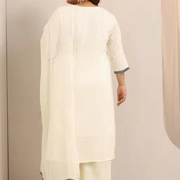 EXTRA LOVE BY LIBAS Women Plus Size Embroidered Thread Work Kurta with Trousers & Dupatta image 3