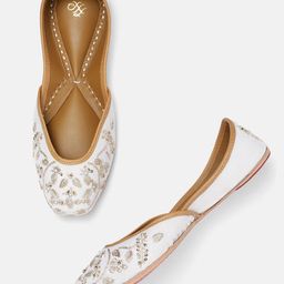House of Pataudi Women Ethnic Embellished Mojaris-picture-28