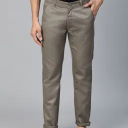 DENNISON Men Grey Smart Tapered Fit Solid Cropped Chinos-image-12