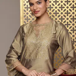 House of Pataudi Embroidered Regular Sequinned Jashn Kurta with Palazzos-picture-13