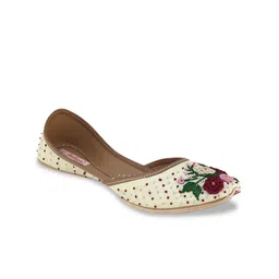 Fulkari Women Off-White Embellished Leather Mojaris-picture-10