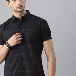 The Roadster Lifestyle Co Men Charcoal Grey & Black Horizontal Stripes Casual Shirt-image-22