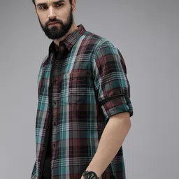 The Roadster Lifestyle Co Men Multicoloured Checked Pure Cotton Casual Shirt-image-5