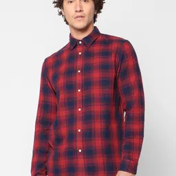 Celio Men Red & Navy Blue Regular Fit Checked Casual Shirt-picture-32