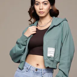 The Roadster Lifestyle Co. Badge Front Hooded Crop Sweatshirt-picture-22