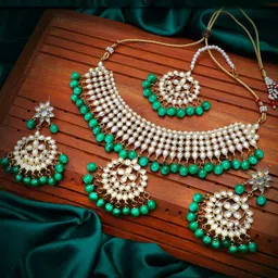 Sukkhi Gold-Plated Green & White Kundan-Studded & Beaded Jewellery Set-picture-39