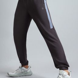 CULT Men Training Sculpted Joggers-picture-32