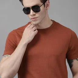 Roadster Men Rust Orange Checked Waffle Weave T-shirt-picture-58