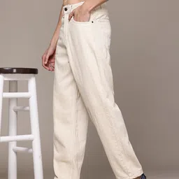 The Roadster Lifestyle Co. Men Skater Fit Jeans-picture-26