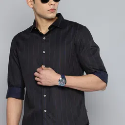 Levis Slim Fit Opaque Striped Pure Cotton Casual Shirt-picture-23