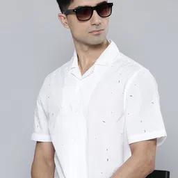 Levis Relaxed Fit Opaque Embroidered Pure Cotton Casual Shirt-picture-28