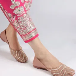 Anouk Women Embellished Ethnic Mojaris Flats-picture-6