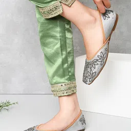 XE Looks Women Ethnic Ballerinas with Embroidered Flats-picture-35