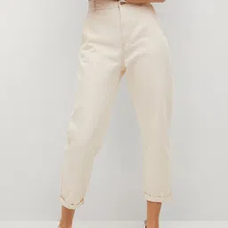 MANGO Women Off-White Cotton Slouchy Fit High-Rise Clean Look Sustainable Cropped Jeans-picture-37