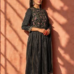 Sangria Women Velvet Ethnic Kurta Set-image-39
