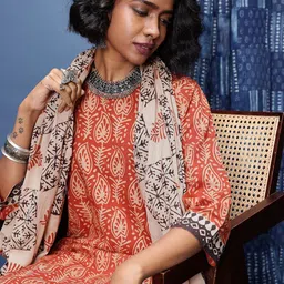 Taavi Floral Printed Bagru Kurta with Trousers & Dupatta-picture-19