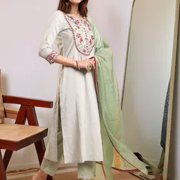 Aaghnya Women Ethnic Motifs Embroidered Thread Work Kurta with Trousers & Dupatta image 5