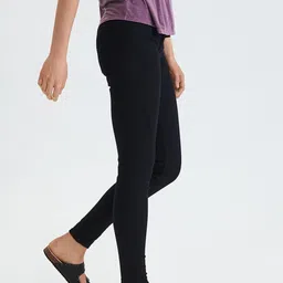 AMERICAN EAGLE OUTFITTERS Women Black Skinny Fit Mid-Rise Clean Look Stretchable Jeans image 3