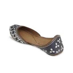 Fulkari Women Grey Embellished Leather Mojaris image 3