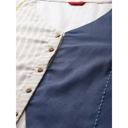 W Women White & Blue Striped Kurta image 2