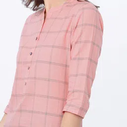 Vishudh Women Coral & Grey Woven Design Straight Kurta image 2