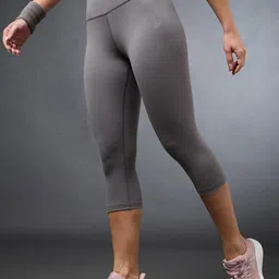 CULT Women's Grey Cropped Performance COMFlex Tights image 3