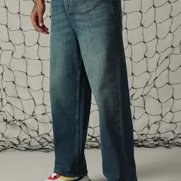 Hubberholme Men Loose Relaxed Fit Light Fade Jeans image 3