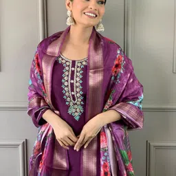 TRAHIMAM Women Floral Printed Regular Chanderi Silk Kurti with Trousers & With Dupatta image 4