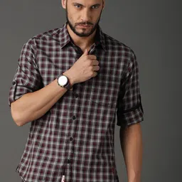 Roadster Men Grey & Maroon Micro Check Sustainable Casual Shirt image 2
