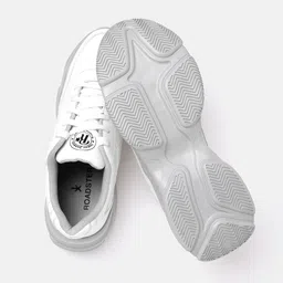 Roadster Men White Solid Sneakers image 2