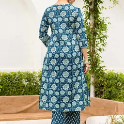 SKYLEE Women Floral Printed Kurta with Trousers & Dupatta image 2