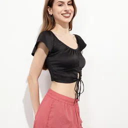 DressBerry Influencer Essential Tie-Keyhole Crop Top image 3