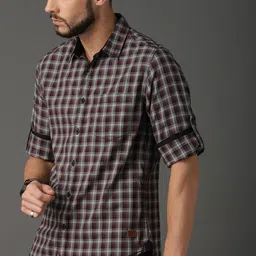 Roadster Men Grey & Maroon Micro Check Sustainable Casual Shirt image 4