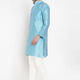 KLOTTHE Men Blue & White Printed Kurta with Pyjamas image 5