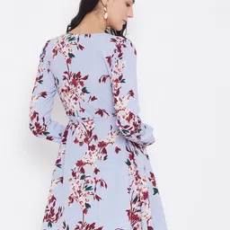 Berrylush Women Blue Printed Wrap Dress image 4