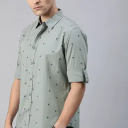 Roadster Men Grey & Black Regular Fit Conversational Printed Casual Sustainable Shirt image 5