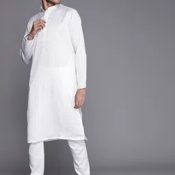 Manyavar Men Solid Kurta with Pyjamas image 4