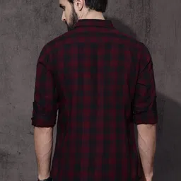 Roadster Men Maroon & Navy Blue Checked Sustainable Casual Shirt image 4