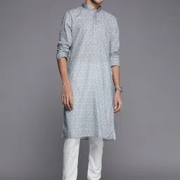 Manyavar Men Grey Ethnic Motifs Printed Kurta with Churidar image 4