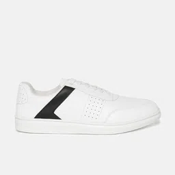 HIGHLANDER Men White Solid Sneakers image 2