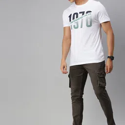 Roadster Men Grey Regular Fit Solid Cargos image 4