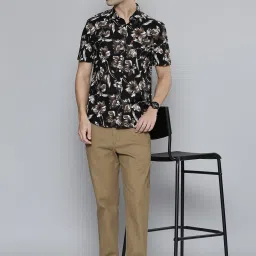 levi's Men's Brown Slim Fit Chinos image 1