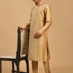 SHRESTHA BY VASTRAMAY Men Rose Gold Kurta with Pyjamas image 5