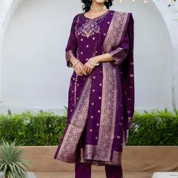 SKYLEE Women Woven Design Kurta with Trousers & Dupatta image 5