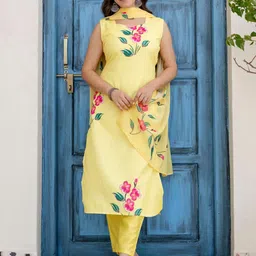 Navlik Floral Printed Sweetheart Neck Straight Kurta With Trousers & Dupatta image 5