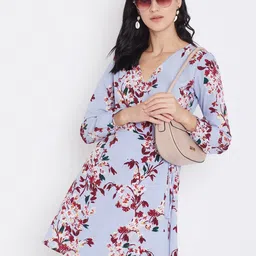 Berrylush Women Blue Printed Wrap Dress image 5